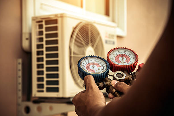 Professional Hvac technician working in Everett, WA